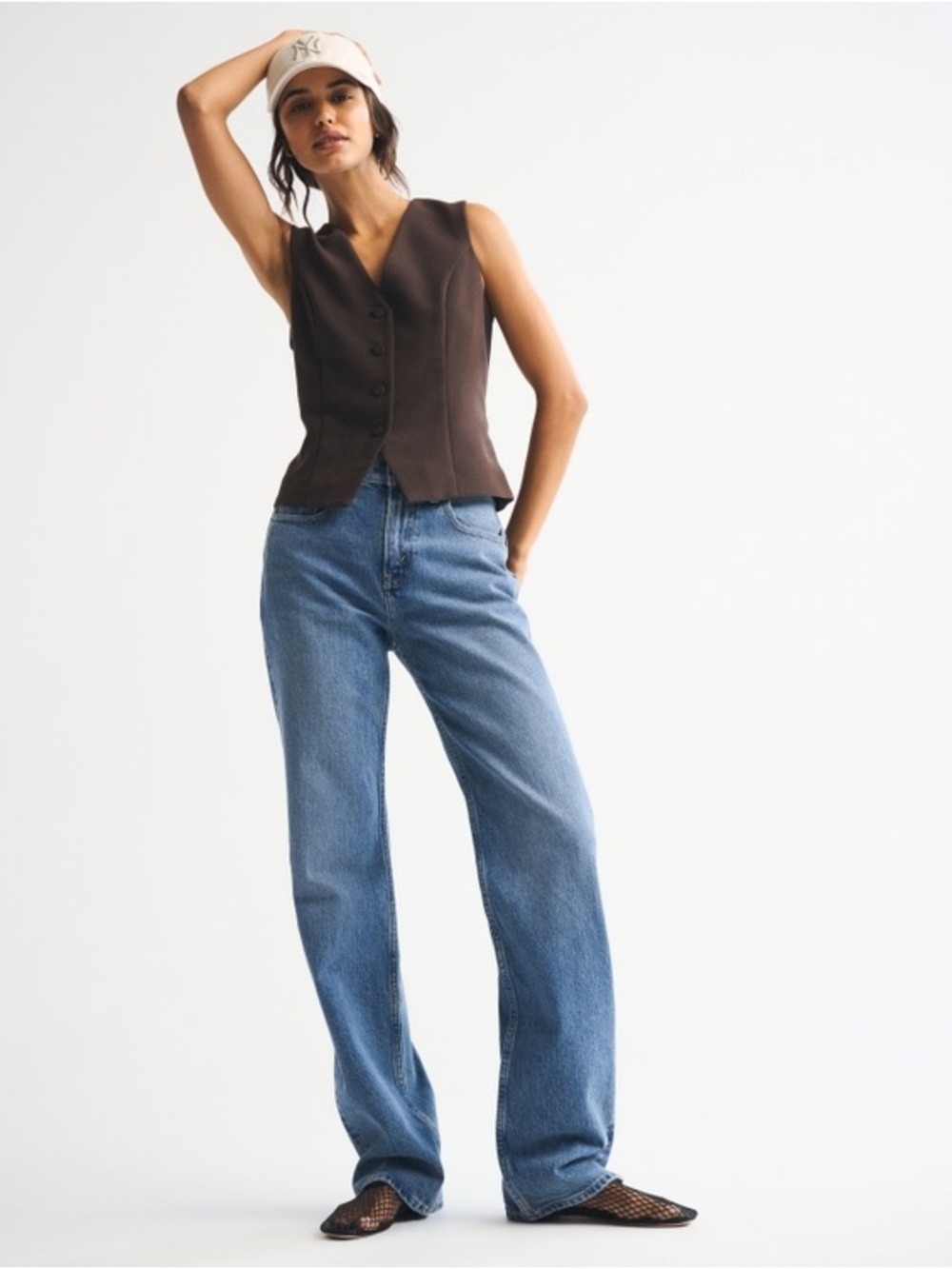 NWT Abercrombie & Fitch Medium Wash High Rise 90s Relaxed Jean- Women's Size 27R